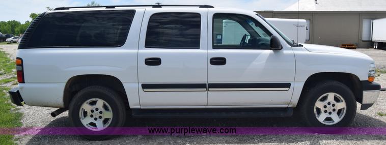 image for item K6717 2004 Chevrolet Suburban 1500 SUV