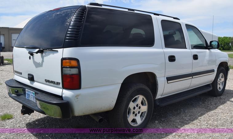 image for item K6717 2004 Chevrolet Suburban 1500 SUV