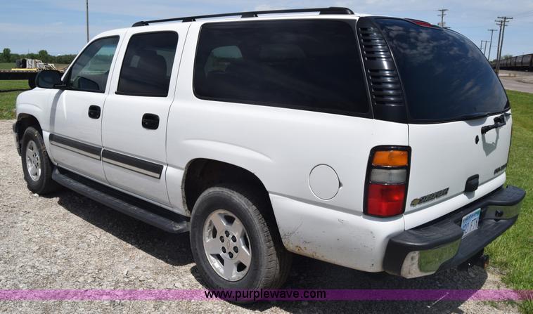 image for item K6717 2004 Chevrolet Suburban 1500 SUV
