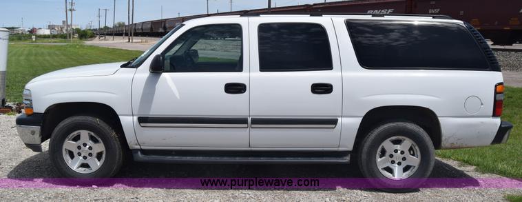 image for item K6717 2004 Chevrolet Suburban 1500 SUV