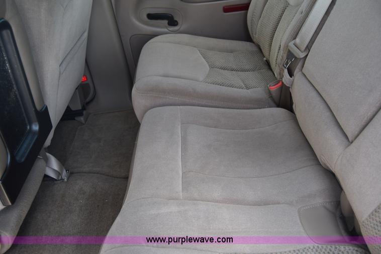 image for item K6717 2004 Chevrolet Suburban 1500 SUV