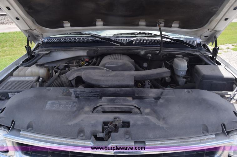 image for item K6717 2004 Chevrolet Suburban 1500 SUV