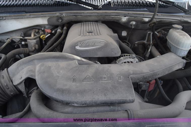 image for item K6717 2004 Chevrolet Suburban 1500 SUV