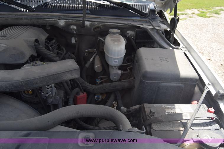 image for item K6717 2004 Chevrolet Suburban 1500 SUV