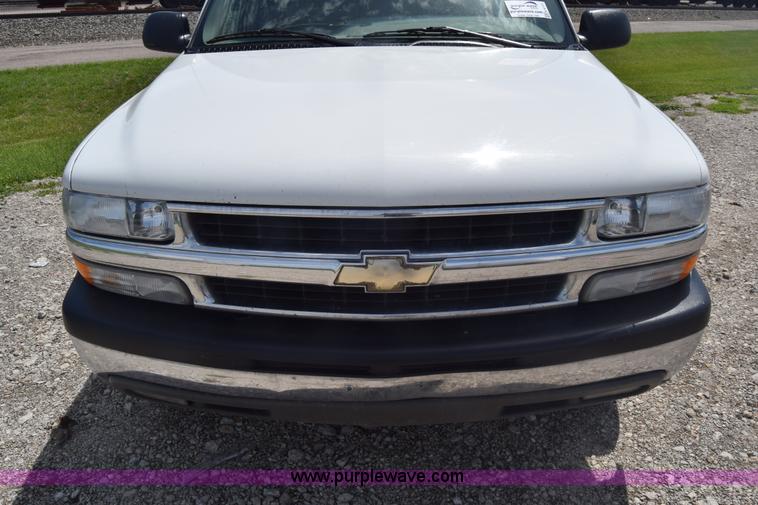 image for item K6717 2004 Chevrolet Suburban 1500 SUV