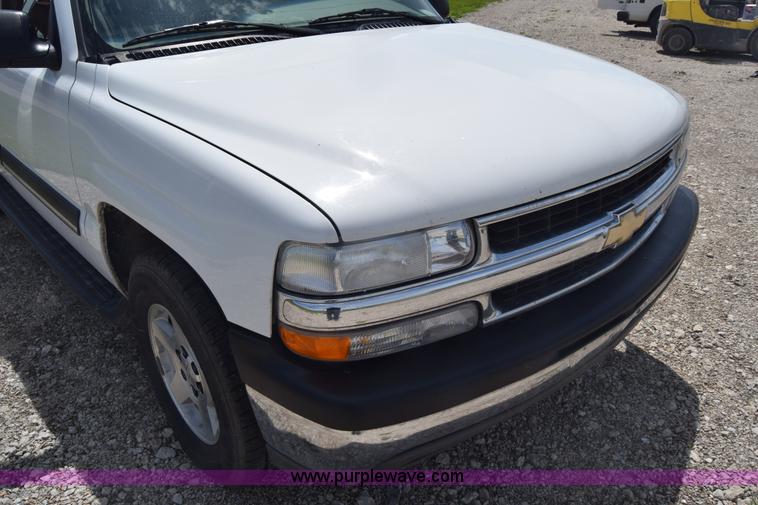 image for item K6717 2004 Chevrolet Suburban 1500 SUV