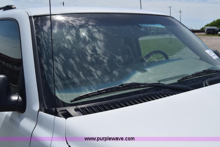 image for item K6717 2004 Chevrolet Suburban 1500 SUV