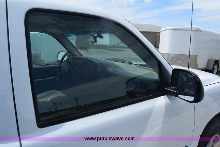 image for item K6717 2004 Chevrolet Suburban 1500 SUV