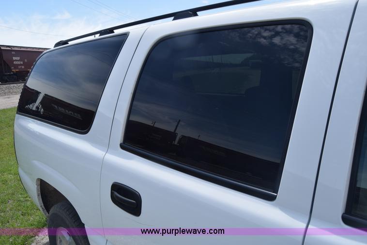 image for item K6717 2004 Chevrolet Suburban 1500 SUV