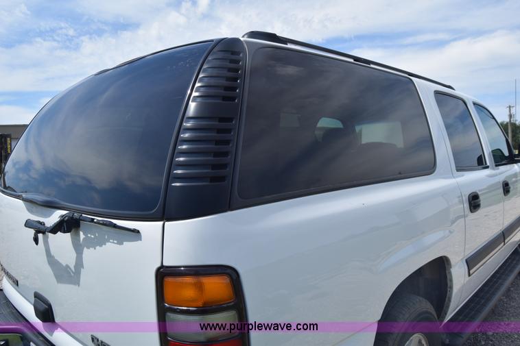 image for item K6717 2004 Chevrolet Suburban 1500 SUV