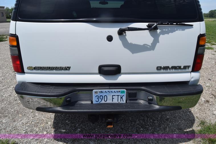 image for item K6717 2004 Chevrolet Suburban 1500 SUV