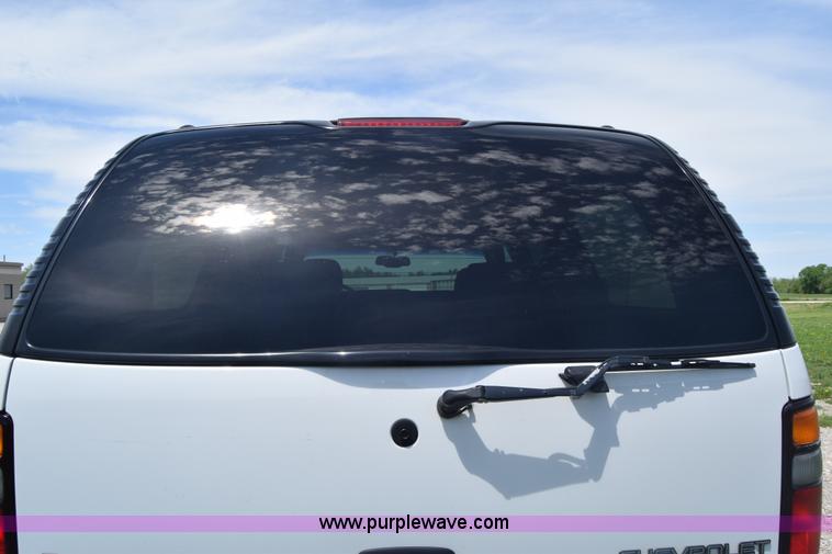 image for item K6717 2004 Chevrolet Suburban 1500 SUV