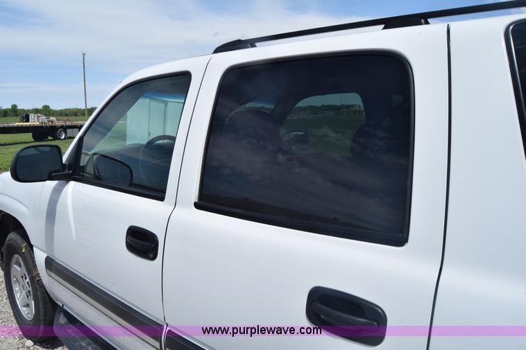 image for item K6717 2004 Chevrolet Suburban 1500 SUV