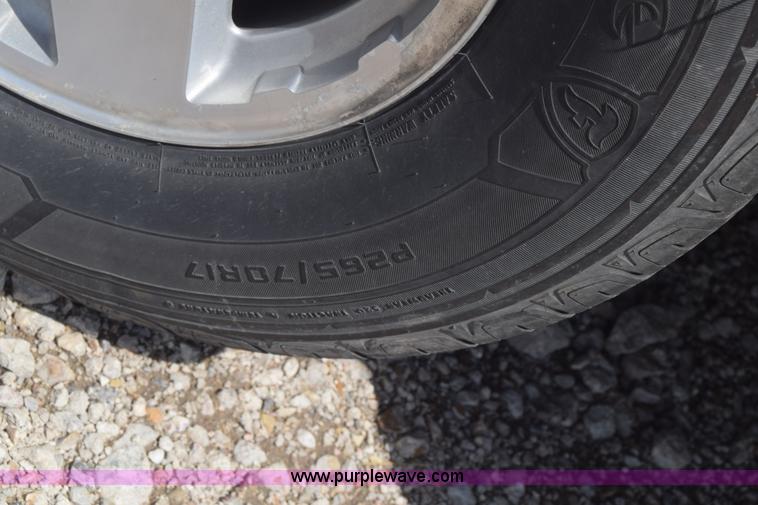 image for item K6717 2004 Chevrolet Suburban 1500 SUV