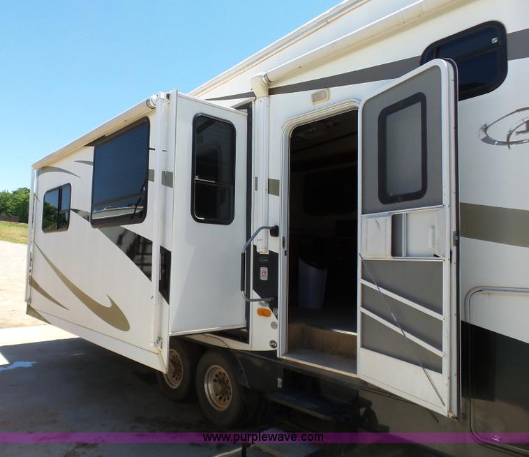 image for item K7192 2008 Carriage Carri-lite 36FDQ camper