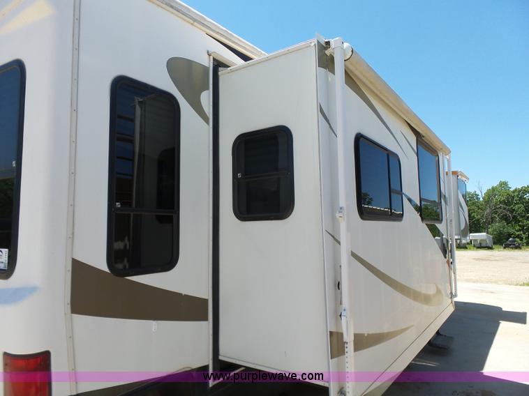 image for item K7192 2008 Carriage Carri-lite 36FDQ camper