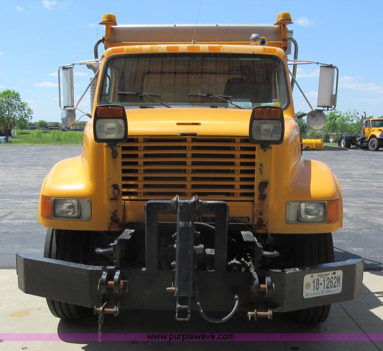 image for item K7851 2000 International 4900 dump truck