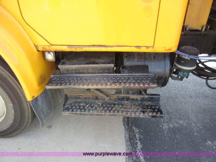 image for item K7851 2000 International 4900 dump truck