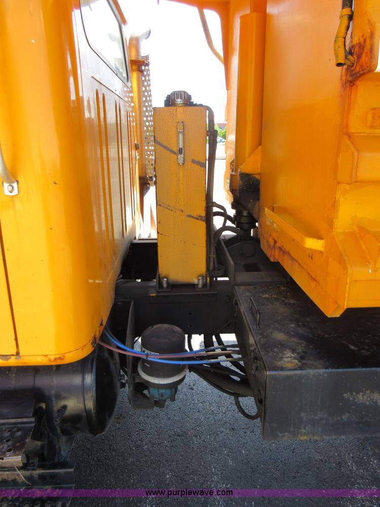 image for item K7851 2000 International 4900 dump truck