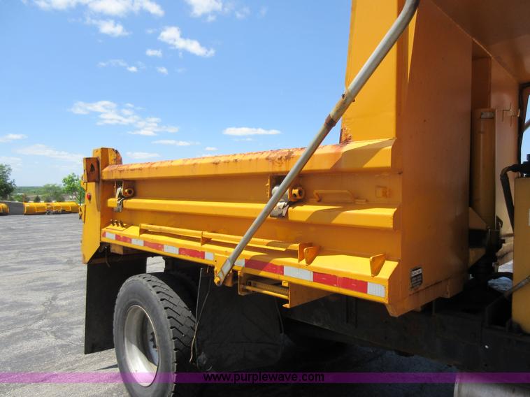 image for item K7851 2000 International 4900 dump truck