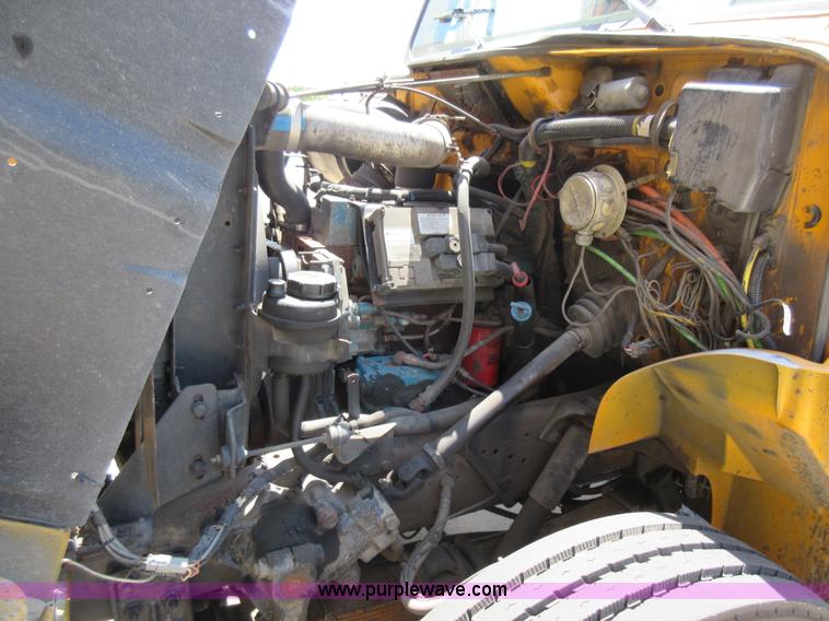 image for item K7851 2000 International 4900 dump truck