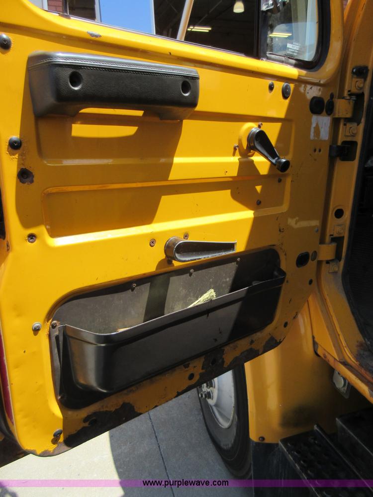 image for item K7851 2000 International 4900 dump truck