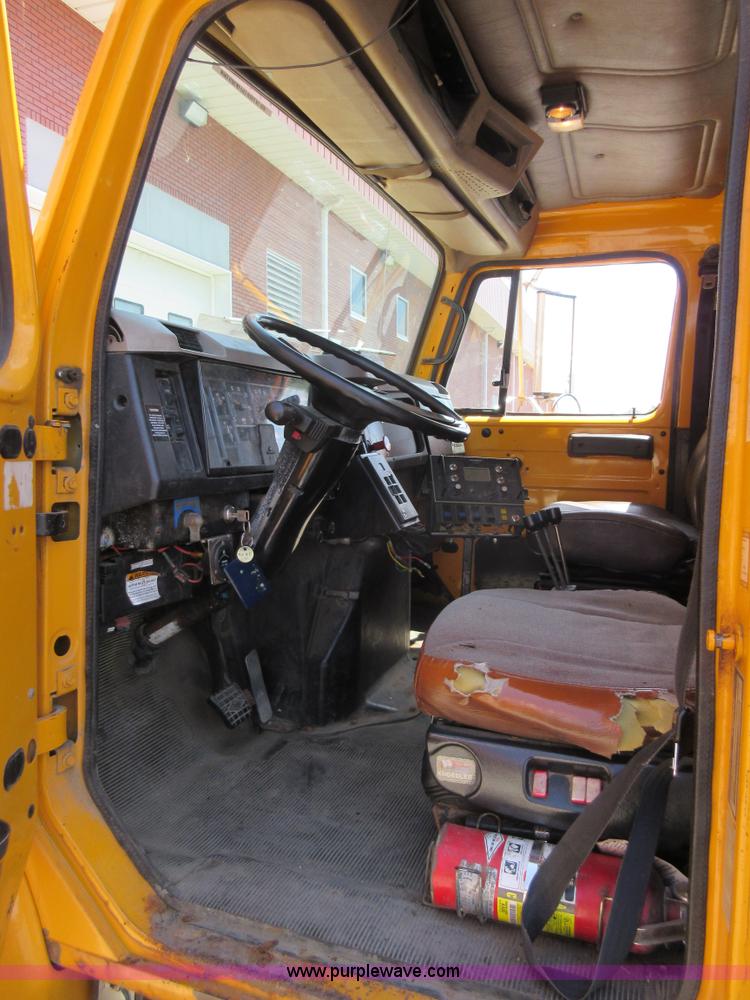 image for item K7851 2000 International 4900 dump truck