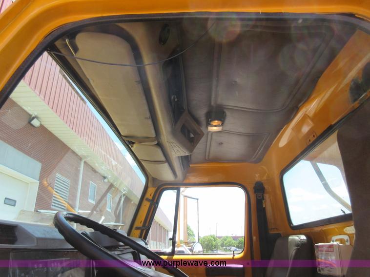 image for item K7851 2000 International 4900 dump truck