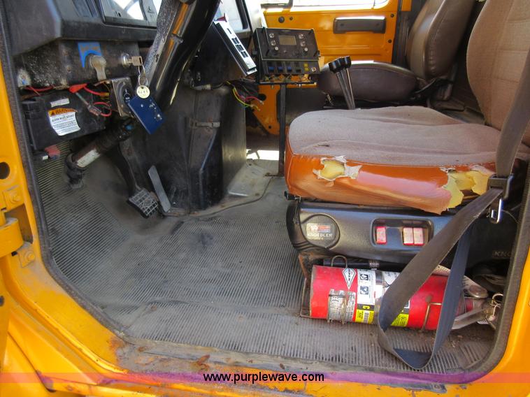 image for item K7851 2000 International 4900 dump truck