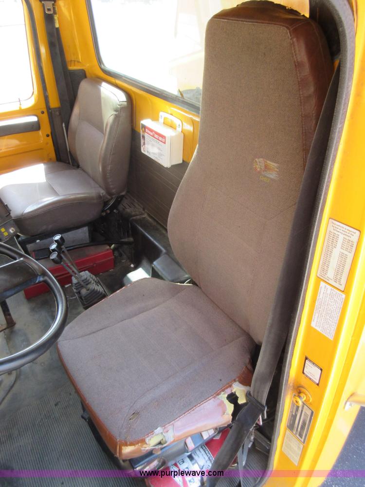 image for item K7851 2000 International 4900 dump truck