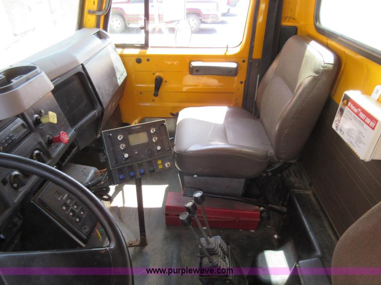 image for item K7851 2000 International 4900 dump truck