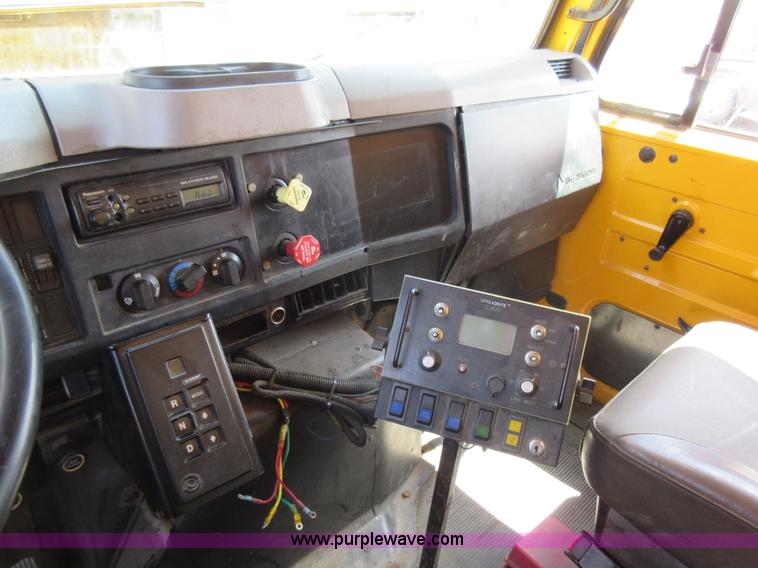 image for item K7851 2000 International 4900 dump truck