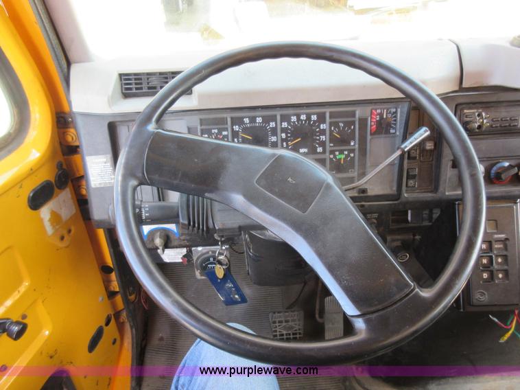 image for item K7851 2000 International 4900 dump truck