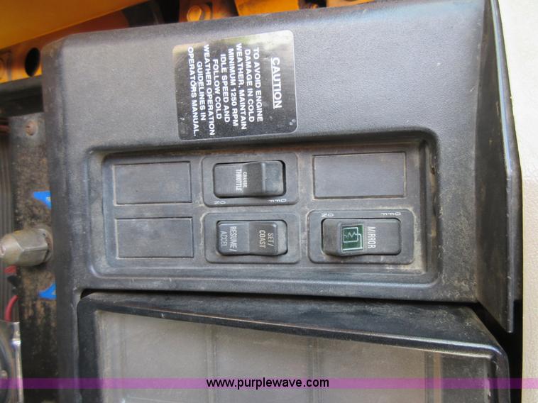 image for item K7851 2000 International 4900 dump truck