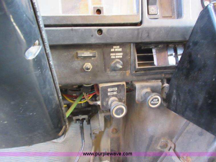 image for item K7851 2000 International 4900 dump truck