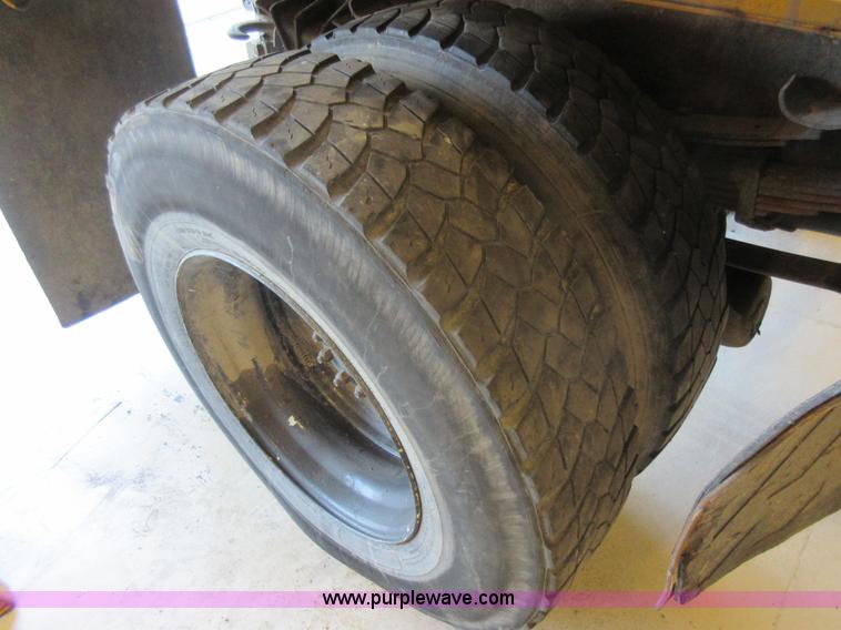 image for item K7851 2000 International 4900 dump truck