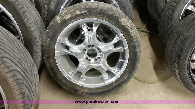 image for item K7890 (4) 245/45ZR17 tires