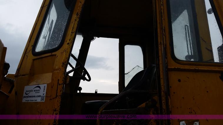 image for item K7894 1974 Allis Chalmers 840 wheel loader