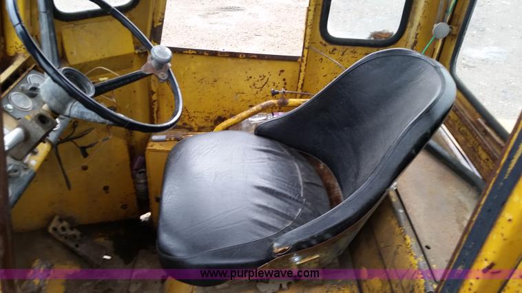 image for item K7894 1974 Allis Chalmers 840 wheel loader