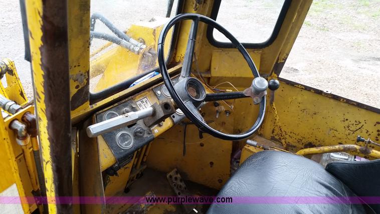 image for item K7894 1974 Allis Chalmers 840 wheel loader