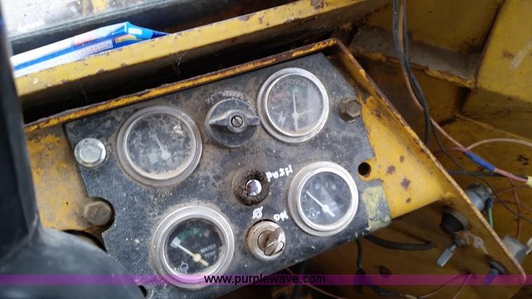 image for item K7894 1974 Allis Chalmers 840 wheel loader