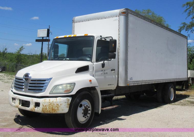 image for item K7900 2008 Hino 238 box truck