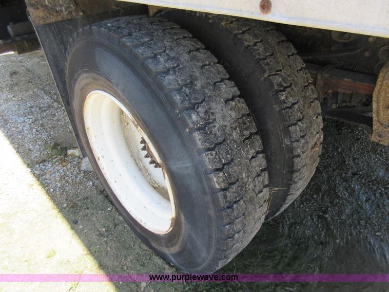 image for item K7900 2008 Hino 238 box truck