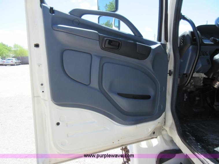 image for item K7900 2008 Hino 238 box truck