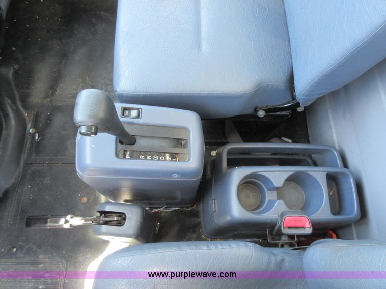 image for item K7900 2008 Hino 238 box truck