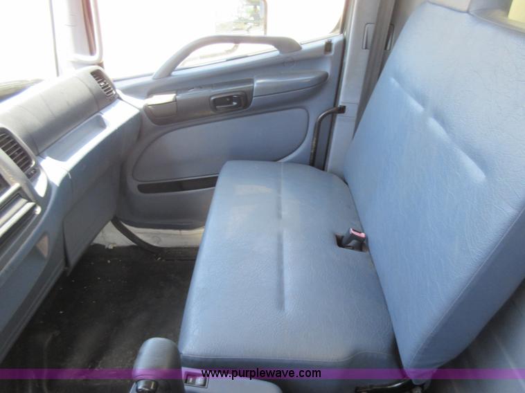 image for item K7900 2008 Hino 238 box truck