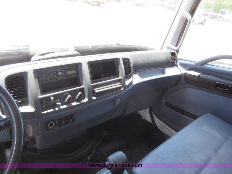 image for item K7900 2008 Hino 238 box truck