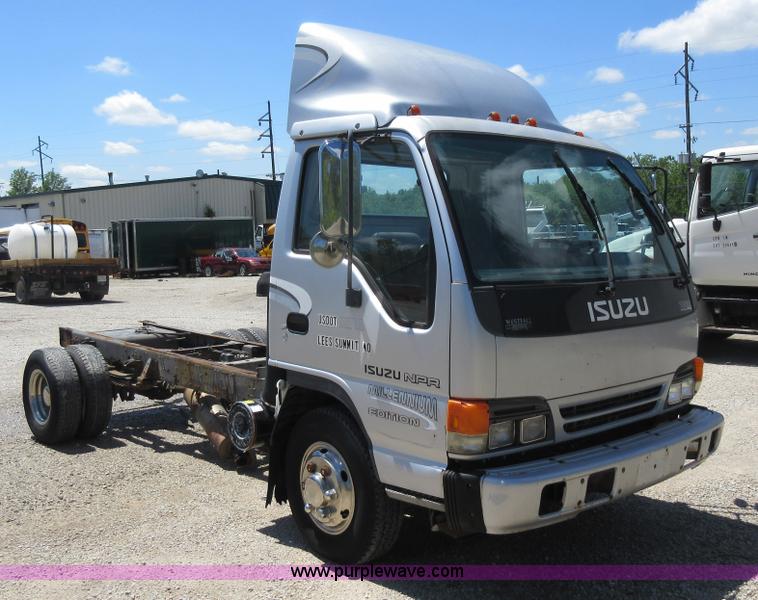 image for item K7901 2001 Isuzu NPR truck cab and chassis