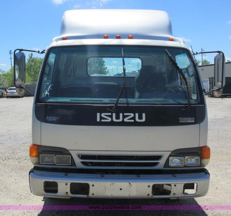 image for item K7901 2001 Isuzu NPR truck cab and chassis
