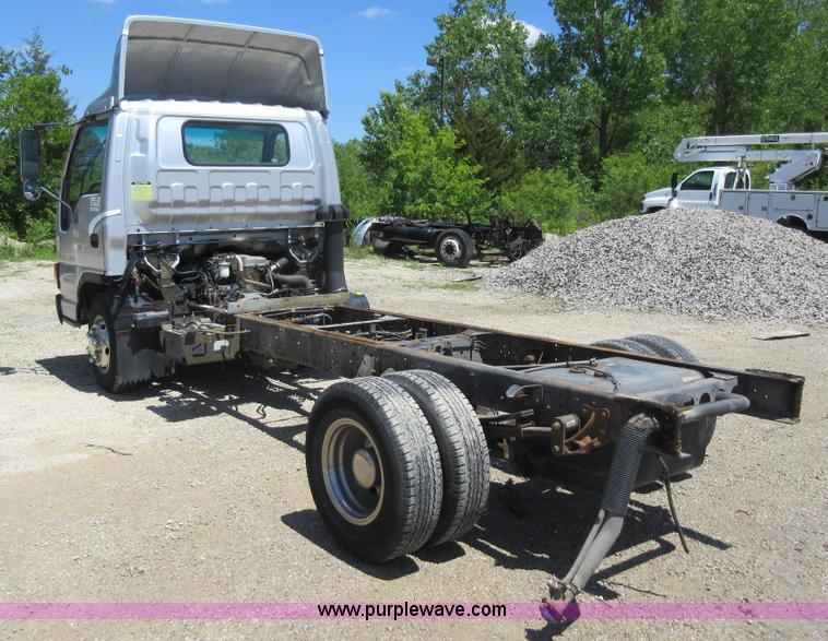 image for item K7901 2001 Isuzu NPR truck cab and chassis